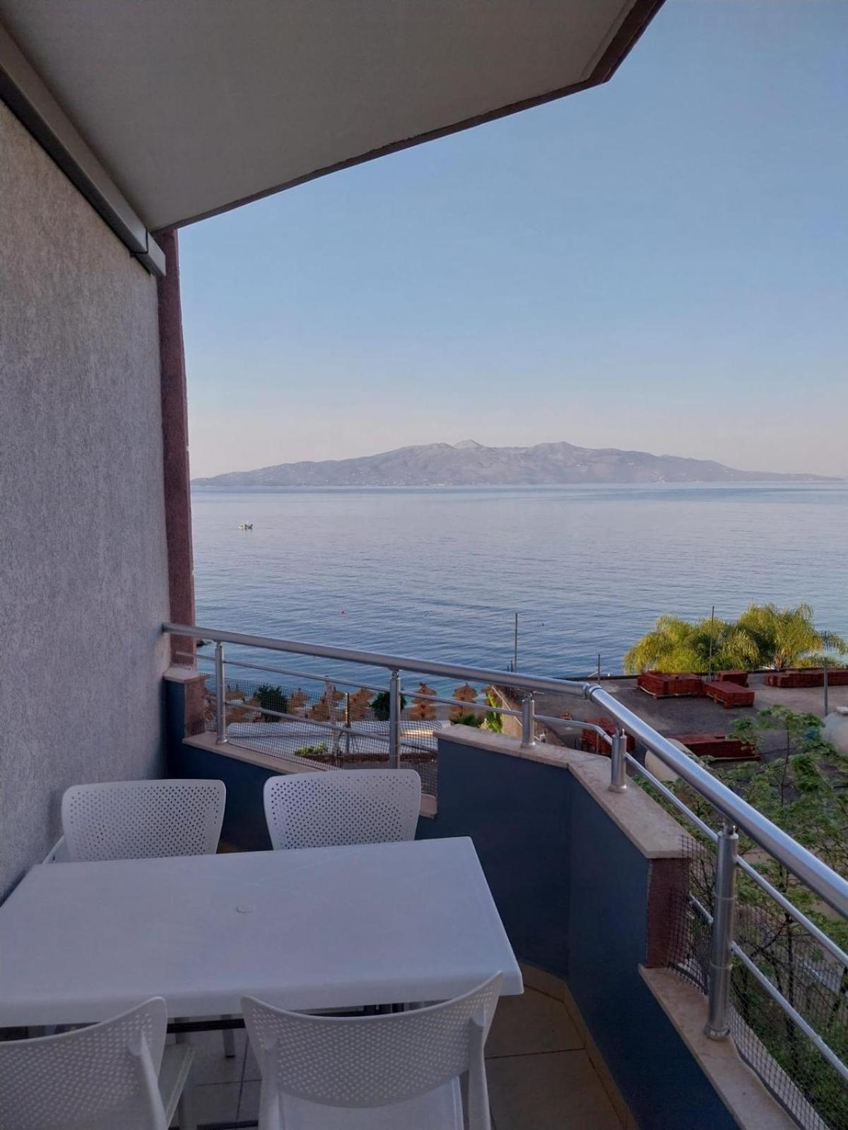 Susy Sea View Apartment ساراندا المظهر الخارجي الصورة
