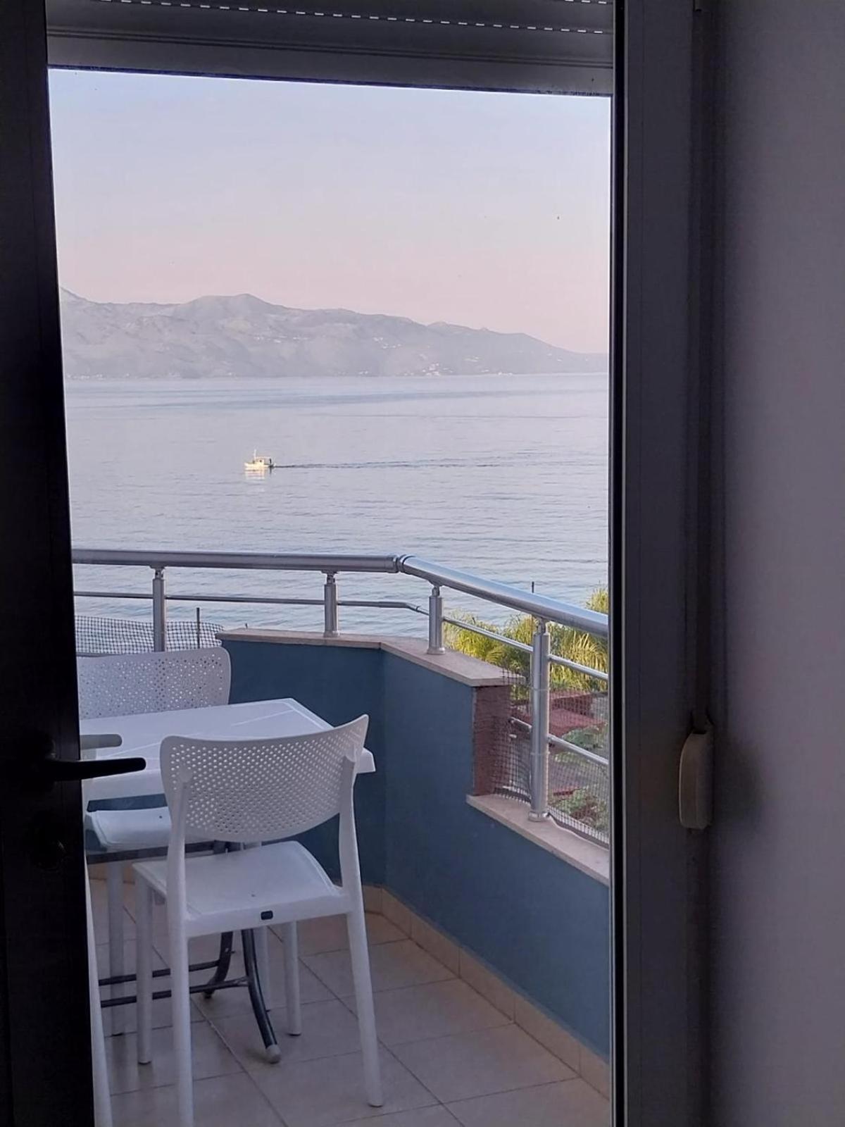 Susy Sea View Apartment ساراندا المظهر الخارجي الصورة