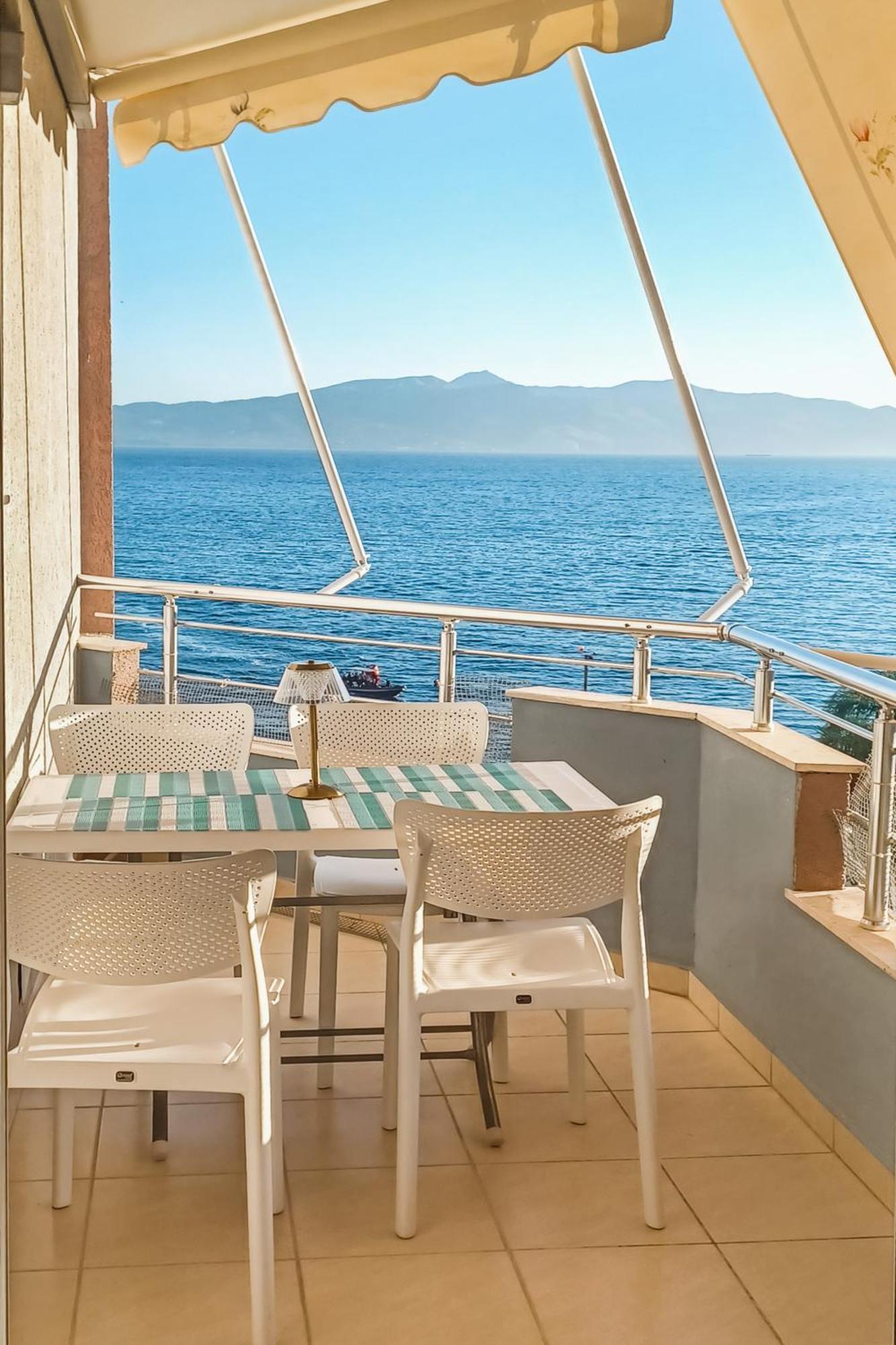 Susy Sea View Apartment ساراندا المظهر الخارجي الصورة